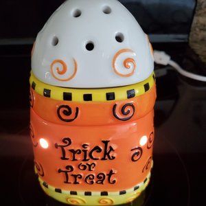 Vintage Scentsy Candy Corn "Trick or Treat" Warmer Fall Halloween Decor